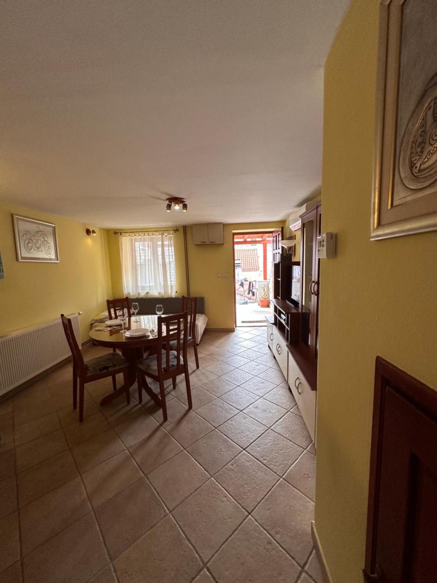 Apartman Lana Каштела Экстерьер фото